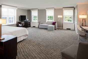 Deluxe Room, 1 King Bed