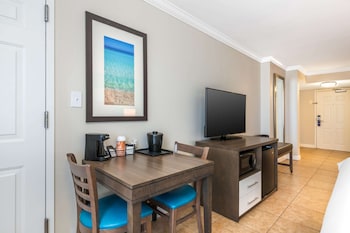 Room, 1 King Bed, Balcony, Oceanfront