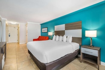 Room, 1 King Bed, Balcony, Oceanfront (Accessible)