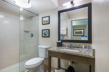 Room, 1 King Bed, Balcony, Oceanfront