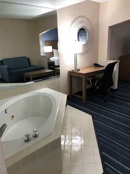 Suite, 1 King Bed, Smoking
