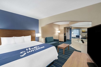 Suite, 1 King Bed, Smoking