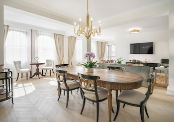 Suite, 2 Bedrooms (Dupont)