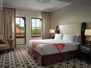 Suite, 2 Bedrooms, Balcony (Estate View)
