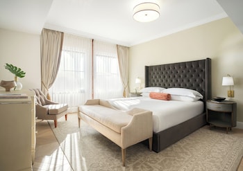 Suite, 2 Bedrooms (Dupont)