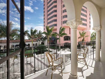 Room, 1 King Bed, Balcony (Estate View)