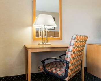 Suite, 1 King Bed with Sofa bed, Non Smoking
