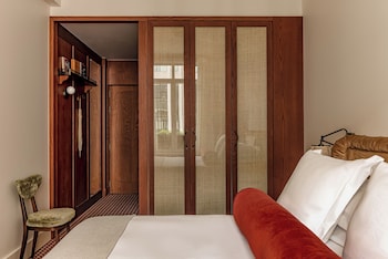 Superior Room (Family, Component Room)