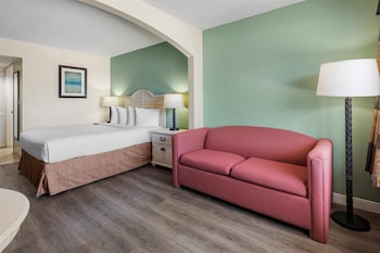 Standard Room, 1 Queen Bed, Refrigerator & Microwave, Pool View