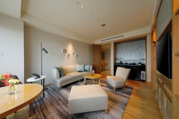 Suite Hollywood Twin Room, Non-Smoking, 64sqm