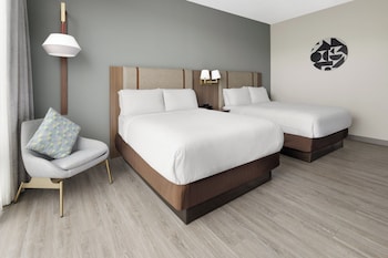 Premium Room, 2 Queen Beds, Mountain View