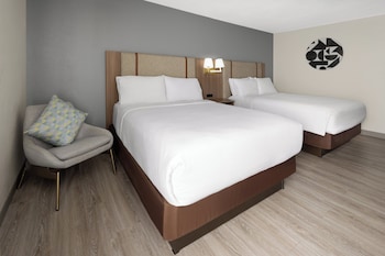 Premium Room, 2 Queen Beds, Mountain View