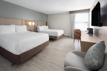 Room, 2 Queen Beds, Accessible Bathtub (Mobility)