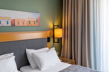 Family Room, Connecting Rooms