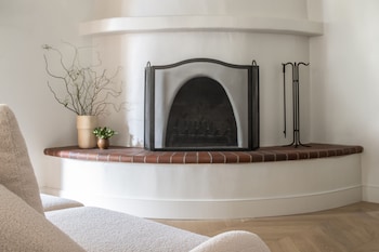 Bungalow, 1 King Bed, Fireplace