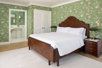 Premier Cottage, 1 King Bed, Corner (Veranda)