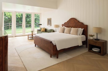 Superior House (Hibiscus Residence)