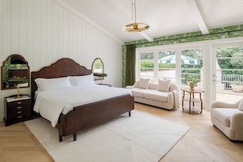 Premier Cottage, 1 King Bed, Corner (Veranda)