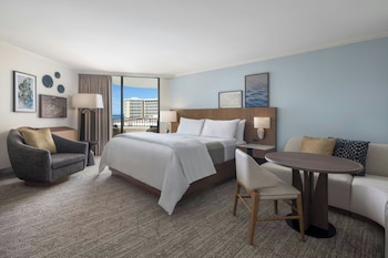 Room, 1 King Bed, Balcony, Partial Ocean View (Tower)