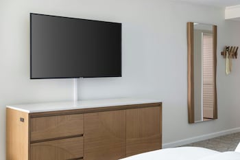 Room, 2 Queen Beds, Balcony, City View (Tower)