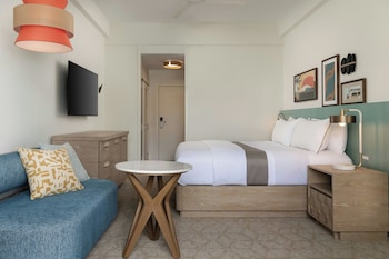 Surfrider City View, 2 Queen, Newly Renovated