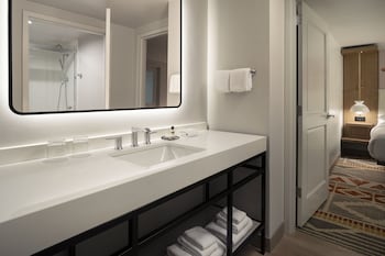 Room, 2 Queen Beds (Mobility/Hearing Accessible, Tub)