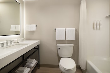 Room, 2 Queen Beds (Mobility/Hearing Accessible, Tub)
