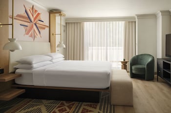 Room, 1 King Bed (Mobility/Hearing Accessible, Tub)