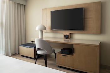 Room, 2 Queen Beds (Mobility/Hearing Accessible, Tub)