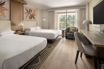 Room, 2 Queen Beds (Mobility/Hearing Accessible, Tub)