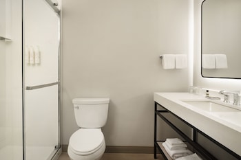 Room, 2 Queen Beds (Mobility/Hearing Accessible, Tub)
