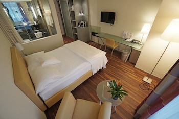 Economy Double Room, 1 Queen Bed