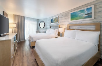 Room, 2 Queen Beds, Partial Ocean View