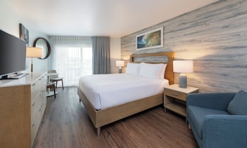 Room, 1 King Bed, Partial Ocean View