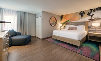 Suite, Multiple Beds, Partial Ocean View, Poolside (Cabana)