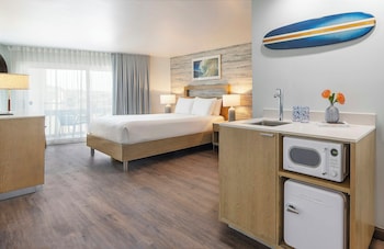 Room, 1 King Bed, Ocean View (ADA Guestroom)