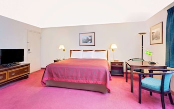 Suite, 1 King Bed, Non Smoking