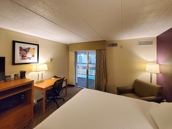 Room, 2 Queen Beds, Non Smoking, Pool View