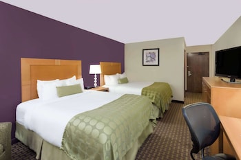 Room, 2 Queen Beds, Non Smoking, Pool View