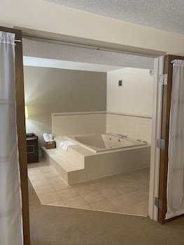 Suite, 1 Queen Bed