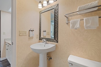 Premium Room, 2 Queen Beds, Accessible (Communications, Mobility, Access Tub)