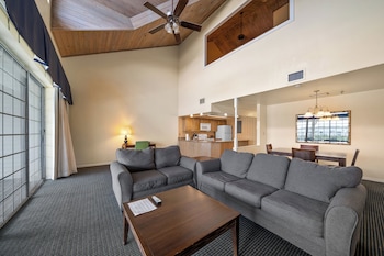Suite, 1 Bedroom (Sunset View)