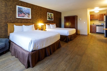 Suite, 2 Queen Beds, Non Smoking, Kitchenette