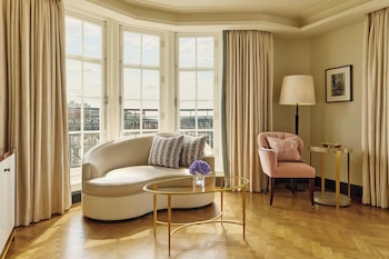 Corner Terrace Suite