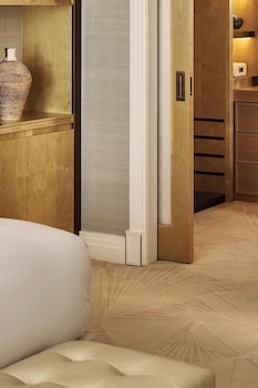 Claridge's Studio