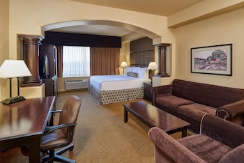 Studio Suite, 1 King Bed with Sofa bed, Non Smoking