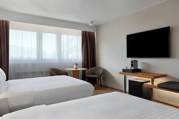 Standard Room, 2 Double Beds, Mountain View
