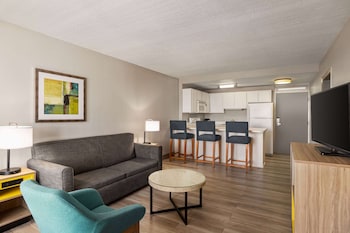 Suite, 2 Queen Beds, Non Smoking (One-Bedroom)