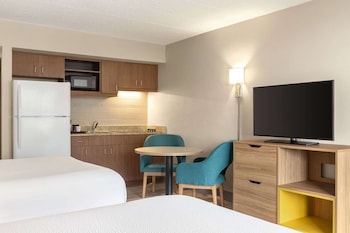 Efficiency, Room, 2 Queen Beds, Non Smoking