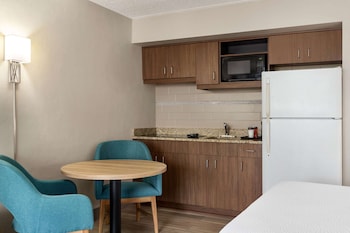 Efficiency, Room, 2 Queen Beds, Non Smoking